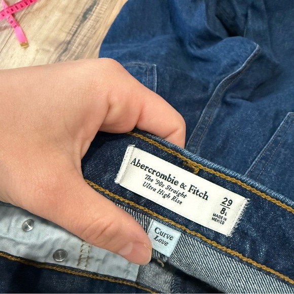 Abercrombie & Fitch Curve Love Ultra High Rise 90s Straight Jean - Picture 9 of 10